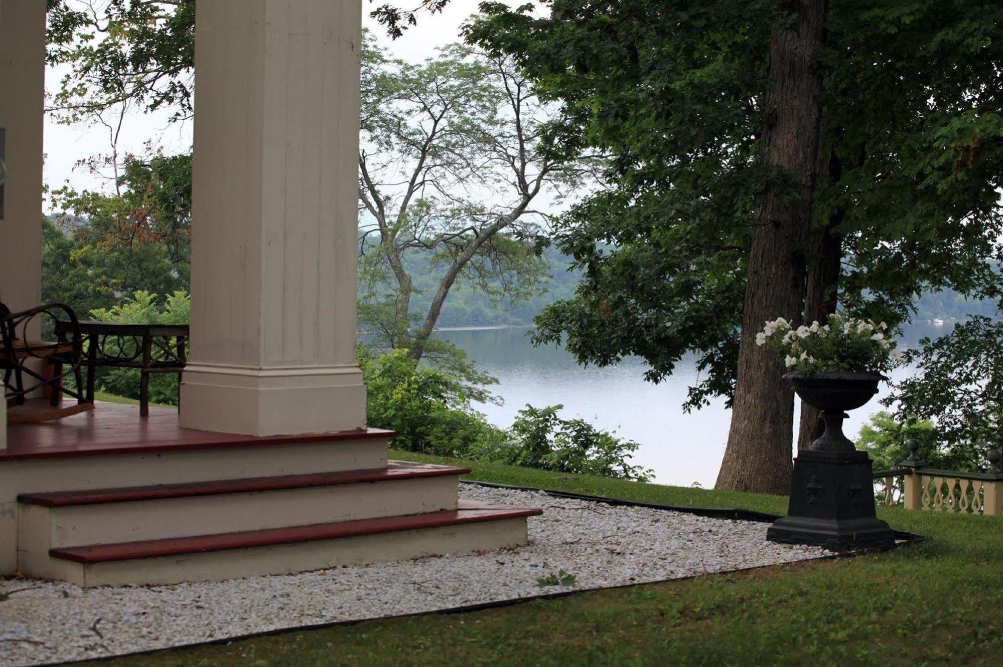 Oakcliff Bed And Breakfast Halfmoon Екстер'єр фото