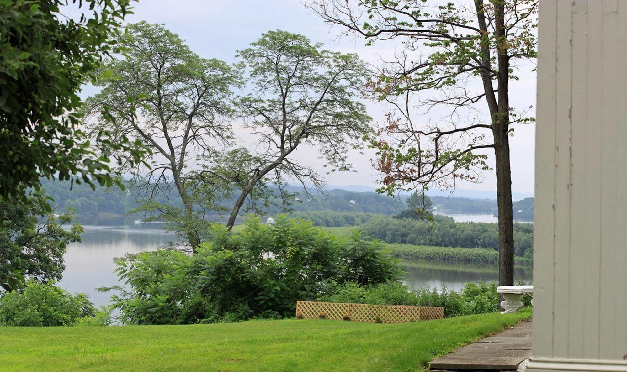 Oakcliff Bed And Breakfast Halfmoon Екстер'єр фото