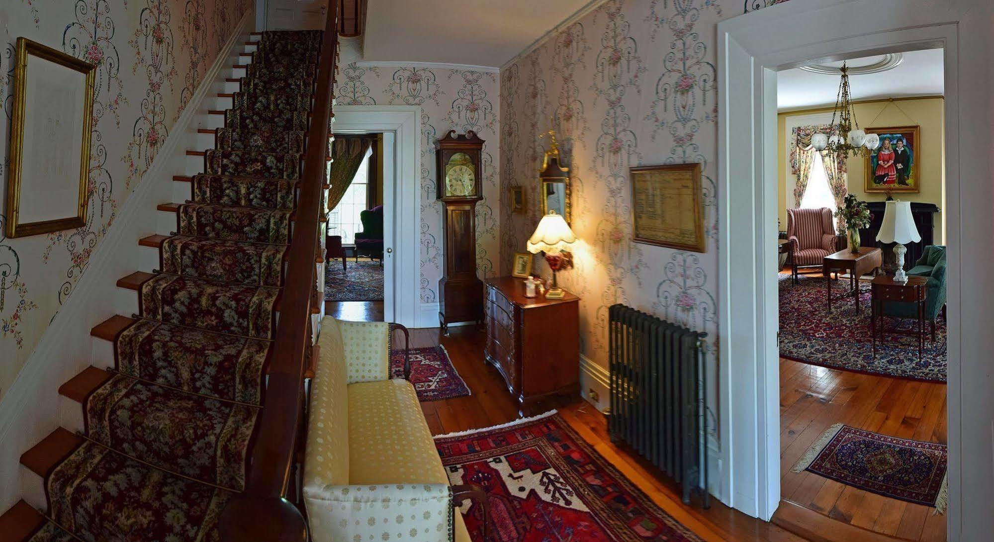 Oakcliff Bed And Breakfast Halfmoon Екстер'єр фото