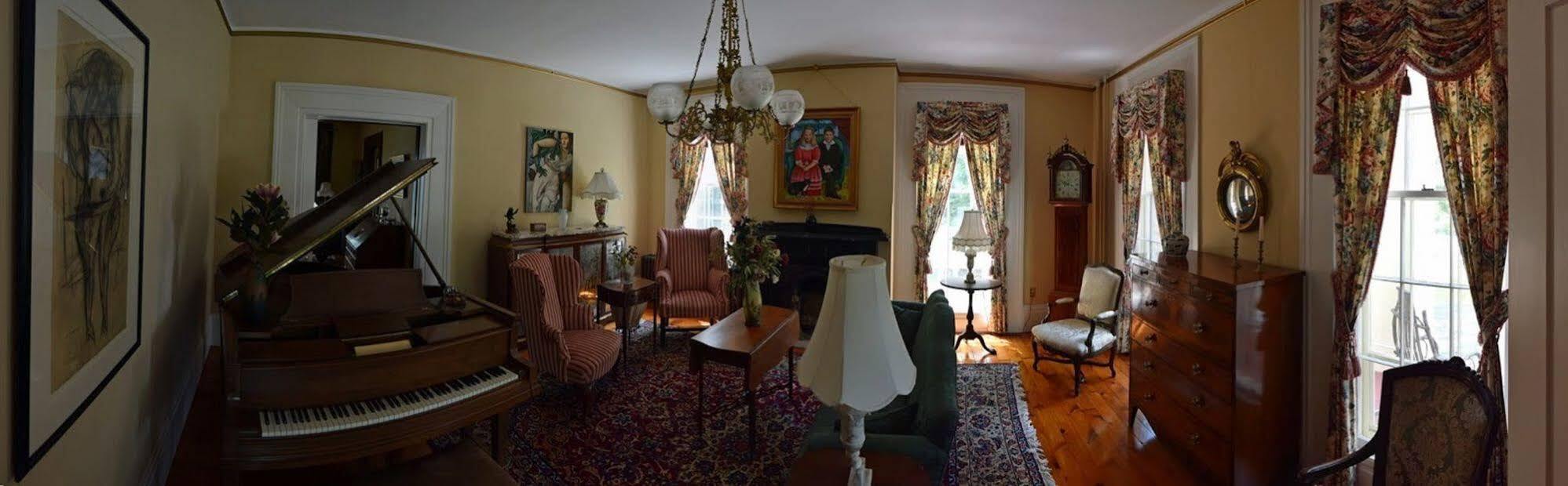 Oakcliff Bed And Breakfast Halfmoon Екстер'єр фото