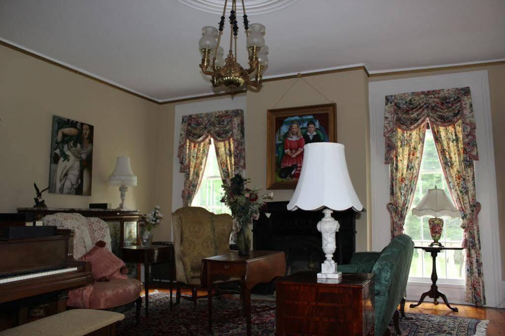 Oakcliff Bed And Breakfast Halfmoon Екстер'єр фото